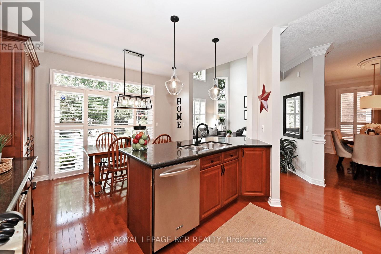 Photo 14 of 142 Regatta Avenue, Richmond Hill ON