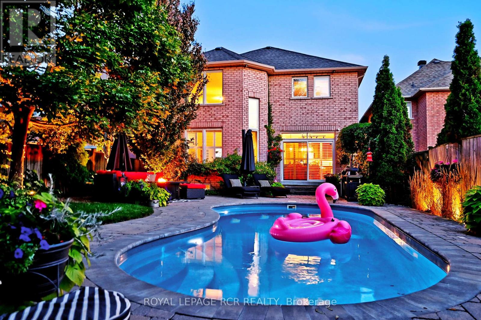Photo 2 of 142 Regatta Avenue, Richmond Hill ON
