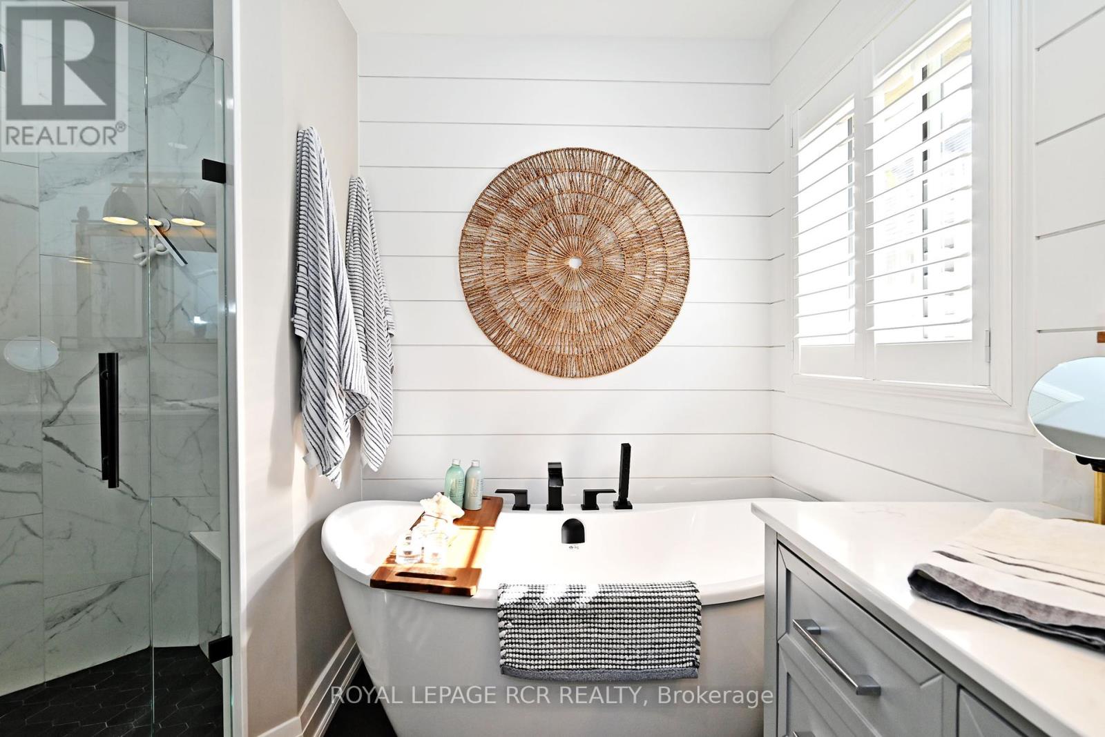 Photo 22 of 142 Regatta Avenue, Richmond Hill ON