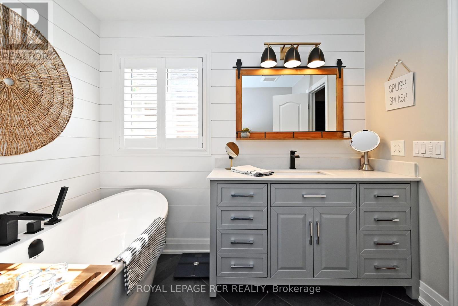 Photo 23 of 142 Regatta Avenue, Richmond Hill ON