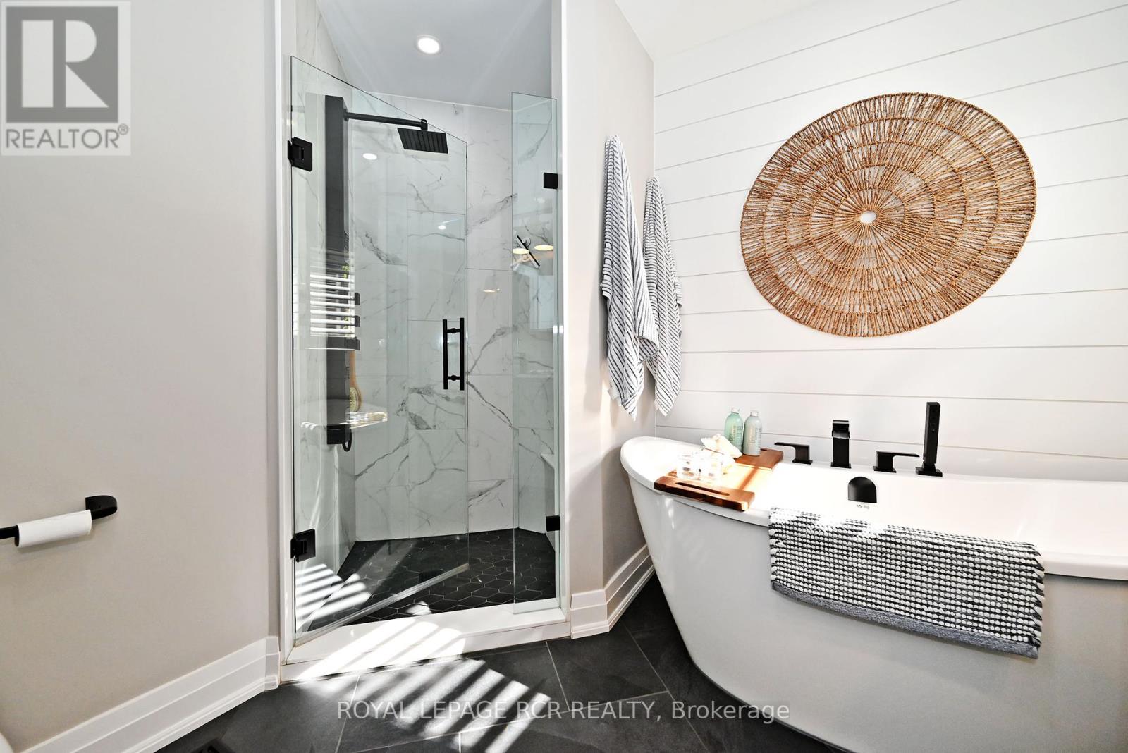 Photo 24 of 142 Regatta Avenue, Richmond Hill ON