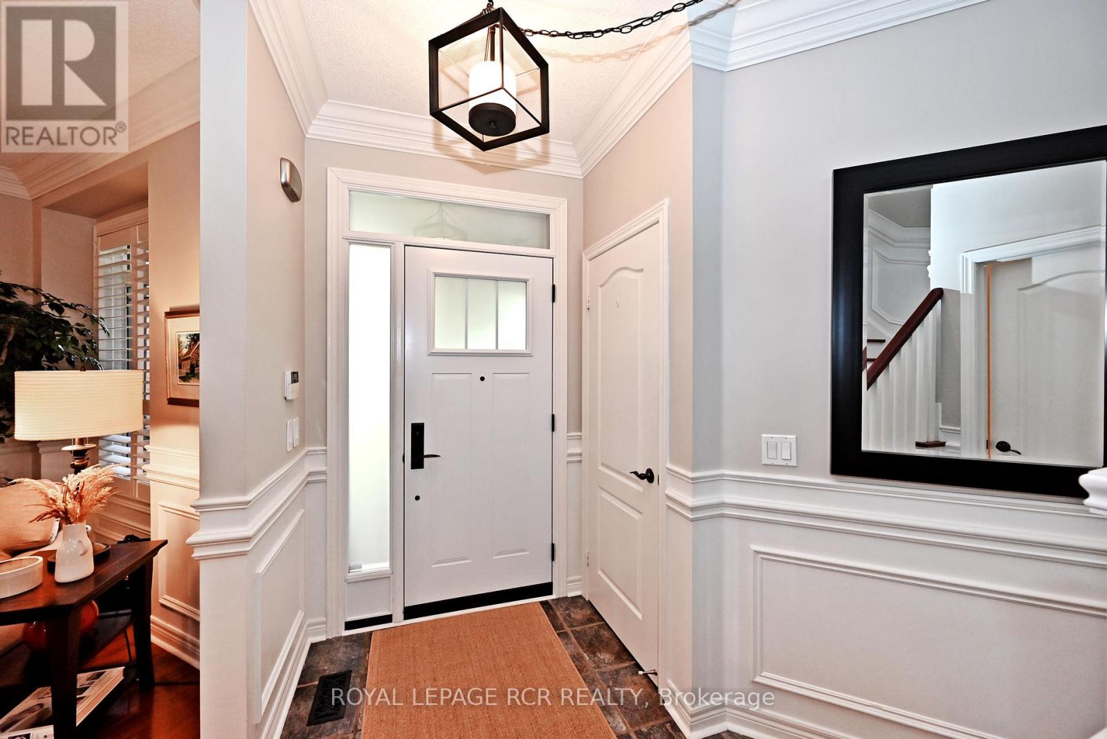 Photo 3 of 142 Regatta Avenue, Richmond Hill ON