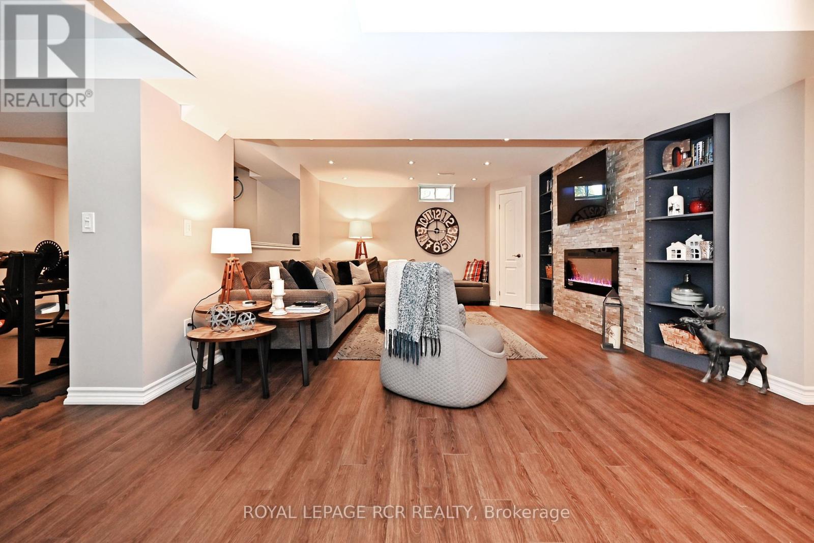 Photo 31 of 142 Regatta Avenue, Richmond Hill ON