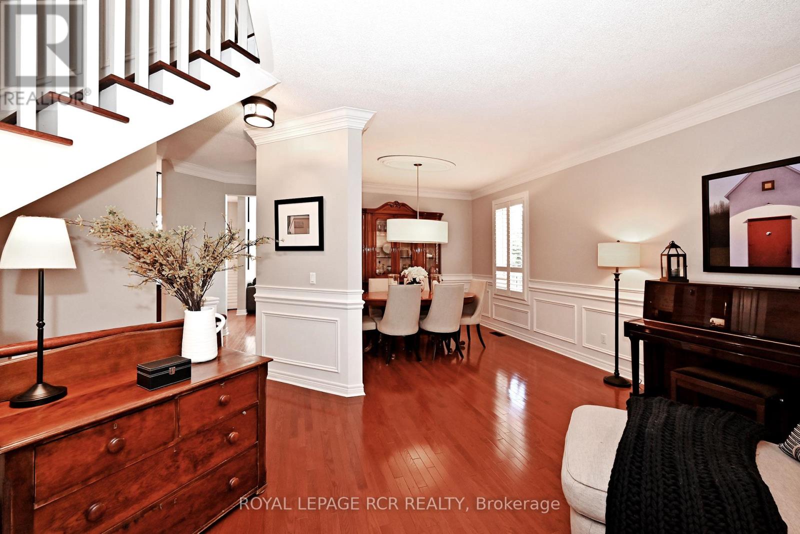Photo 4 of 142 Regatta Avenue, Richmond Hill ON