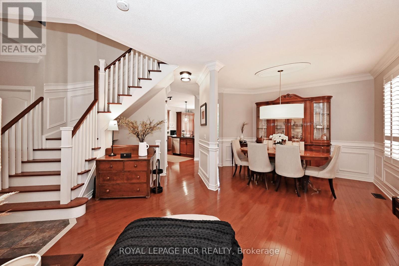 Photo 5 of 142 Regatta Avenue, Richmond Hill ON