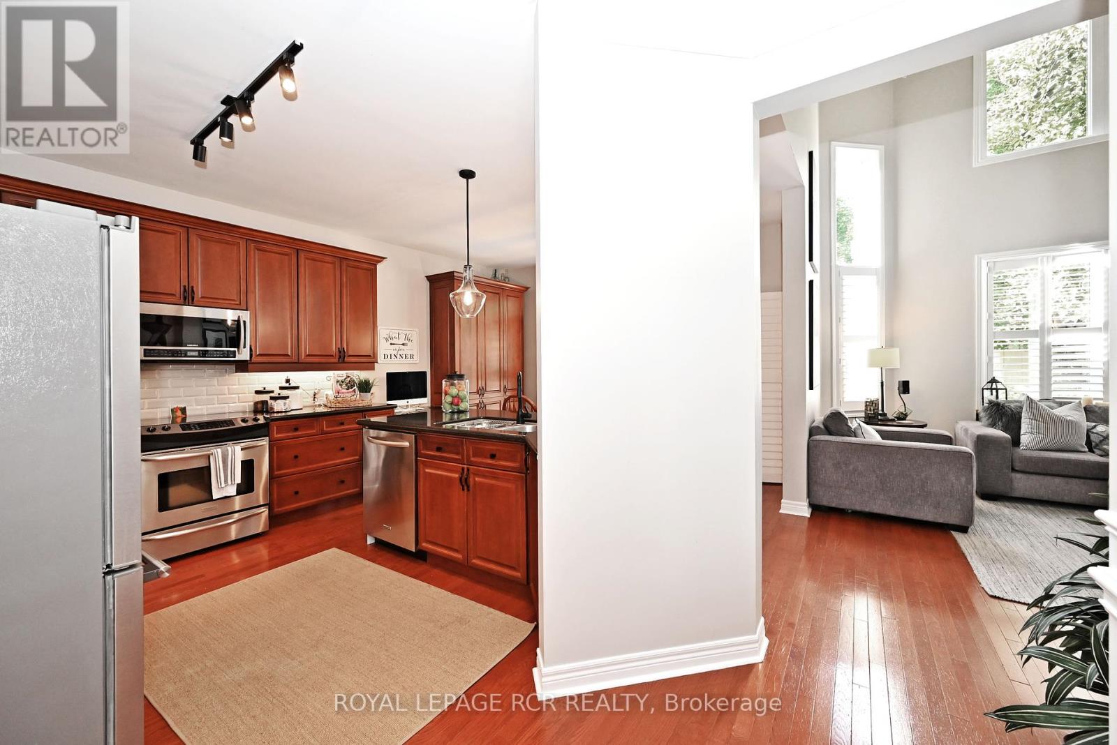 Photo 7 of 142 Regatta Avenue, Richmond Hill ON