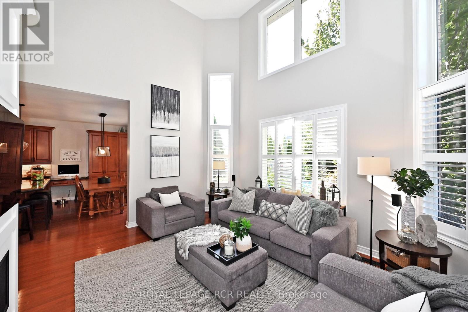 Photo 9 of 142 Regatta Avenue, Richmond Hill ON