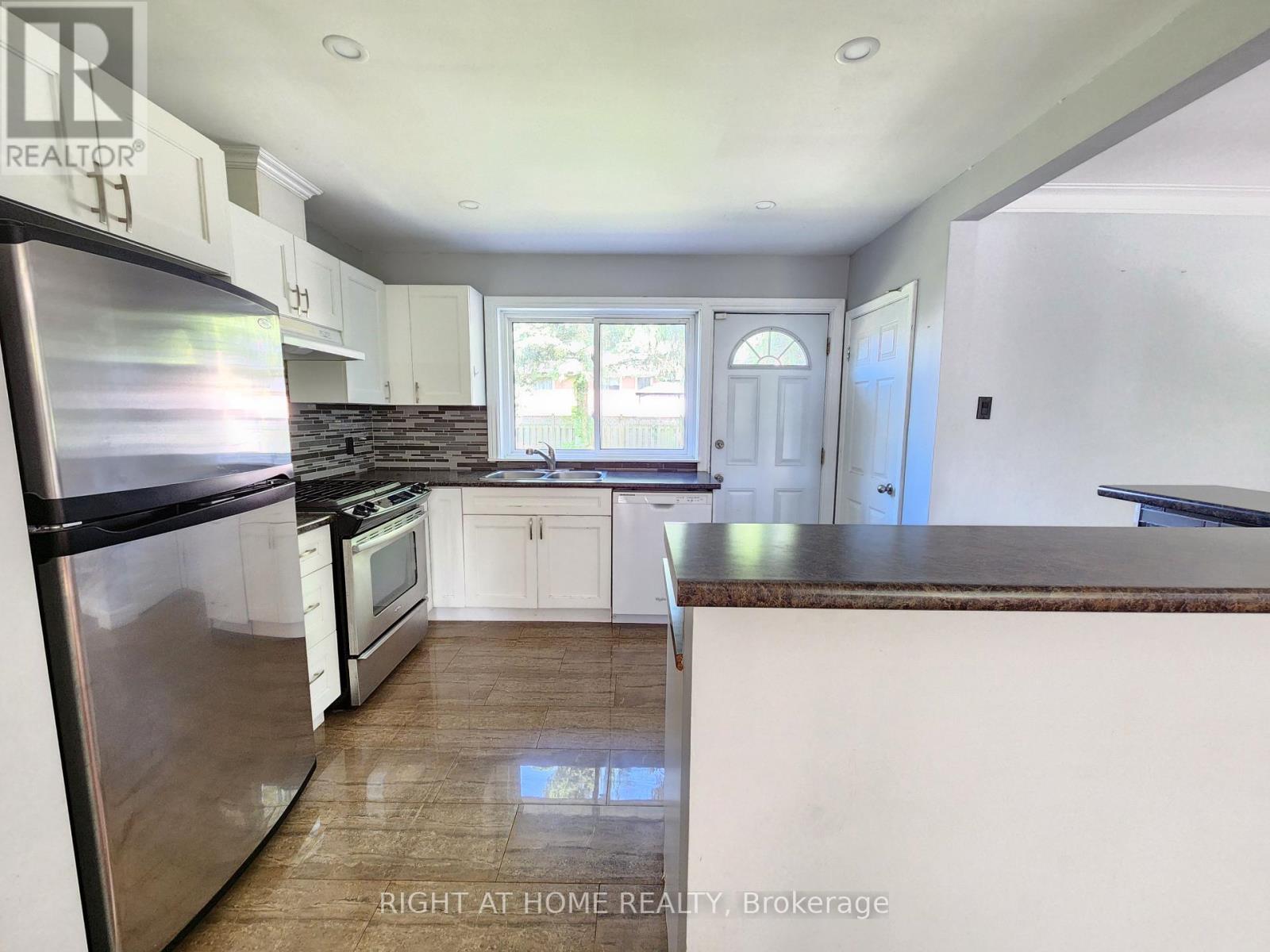 Photo 3 of 332 Viewmount Street, Oshawa ON
