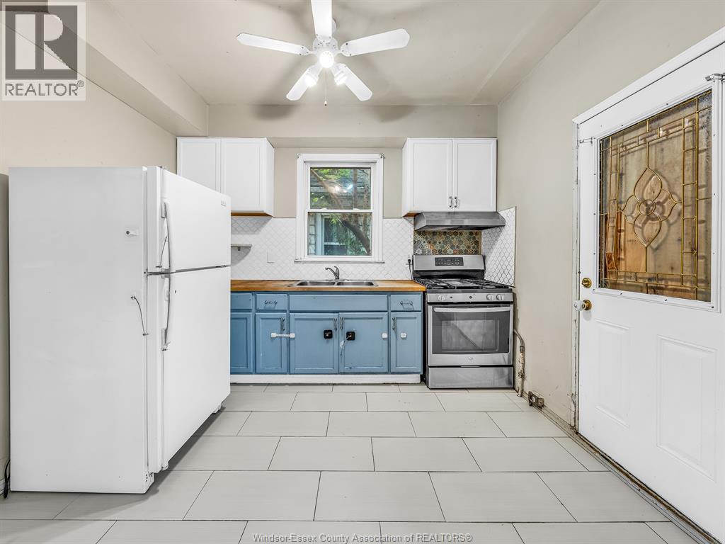 Photo 10 of 1137 Bruce Avenue, Windsor ON