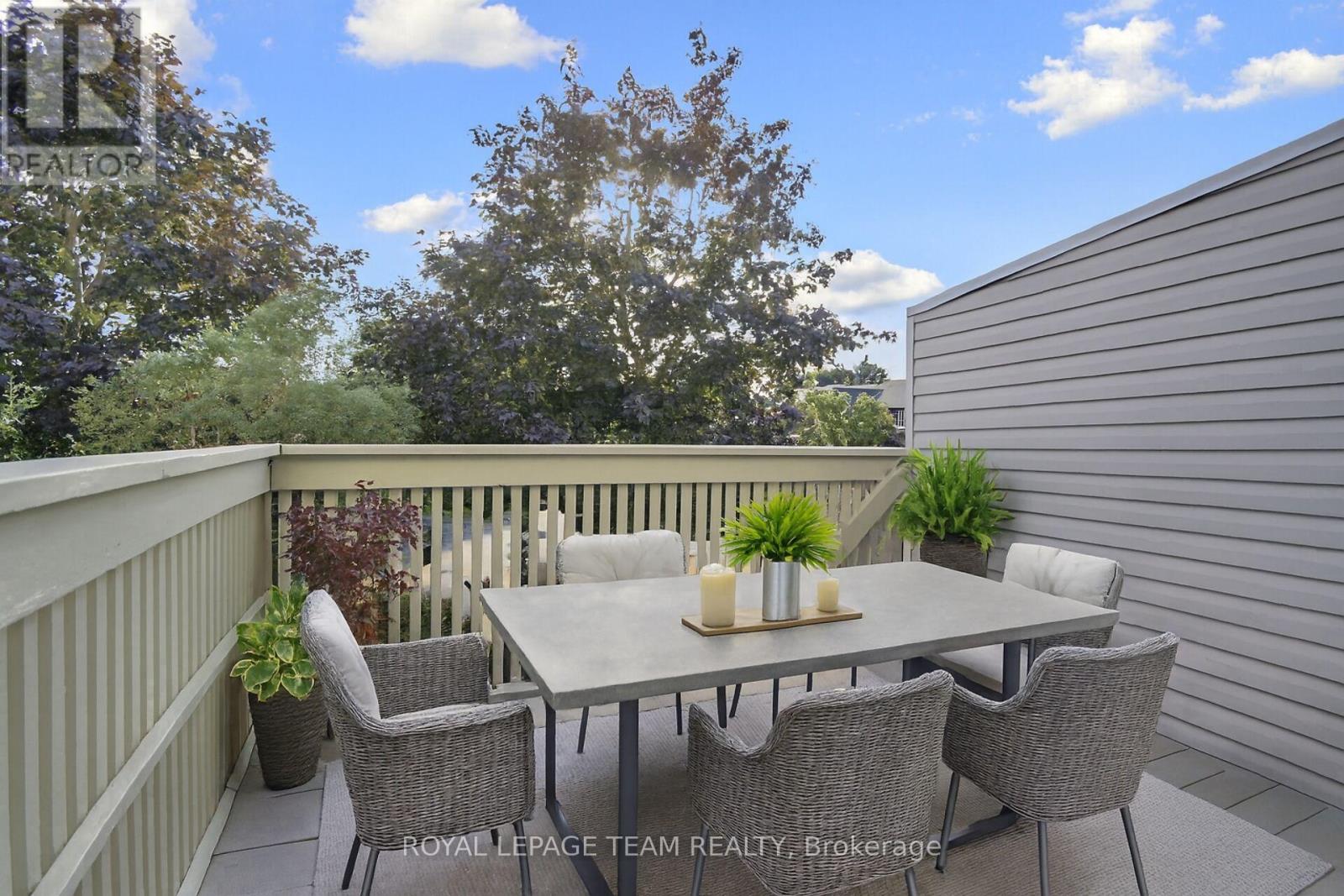 Photo 12 of 89 Thornbury Crescent, Ottawa ON
