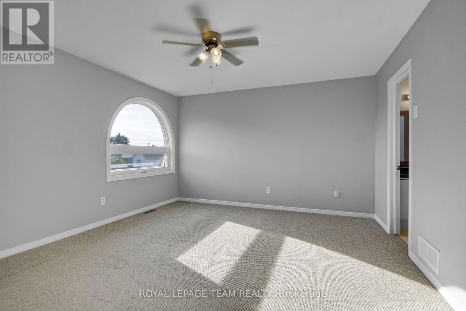 Photo 20 of 89 Thornbury Crescent, Ottawa ON
