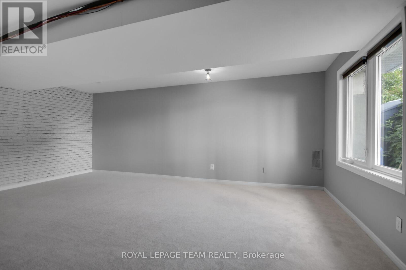 Photo 32 of 89 Thornbury Crescent, Ottawa ON
