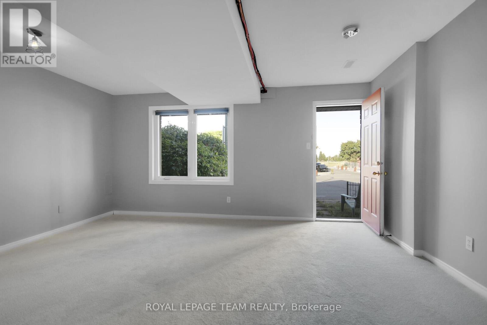 Photo 33 of 89 Thornbury Crescent, Ottawa ON