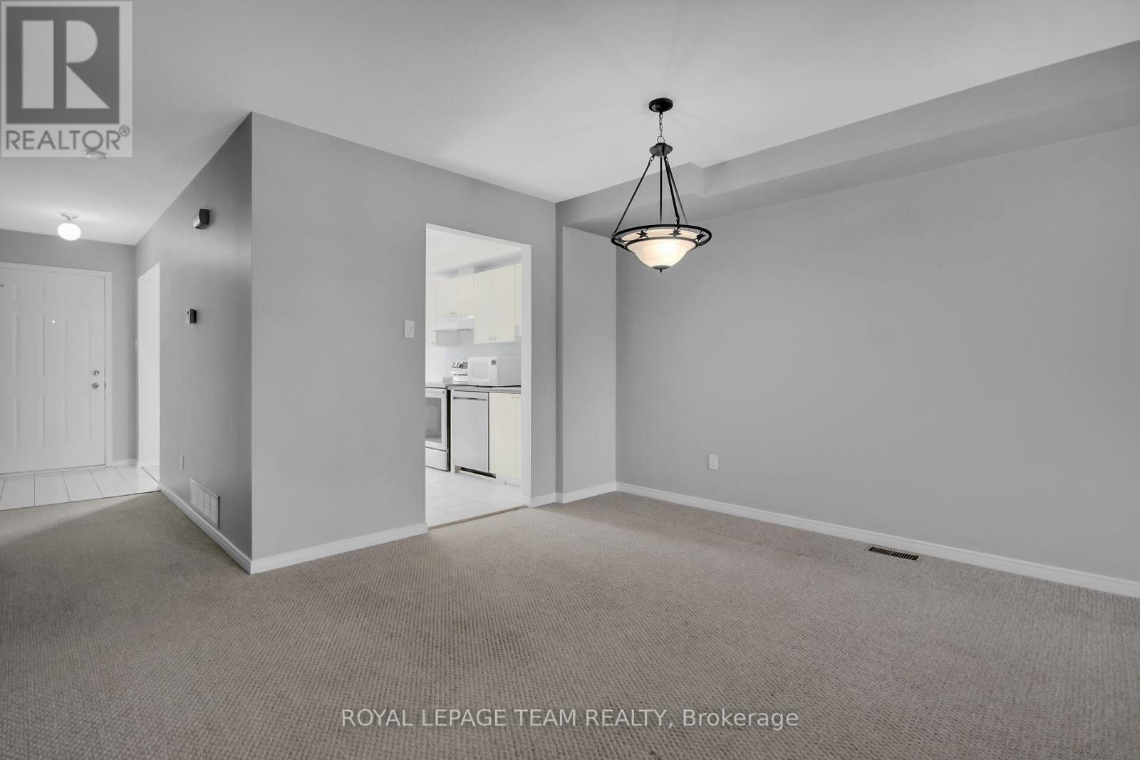 Photo 6 of 89 Thornbury Crescent, Ottawa ON