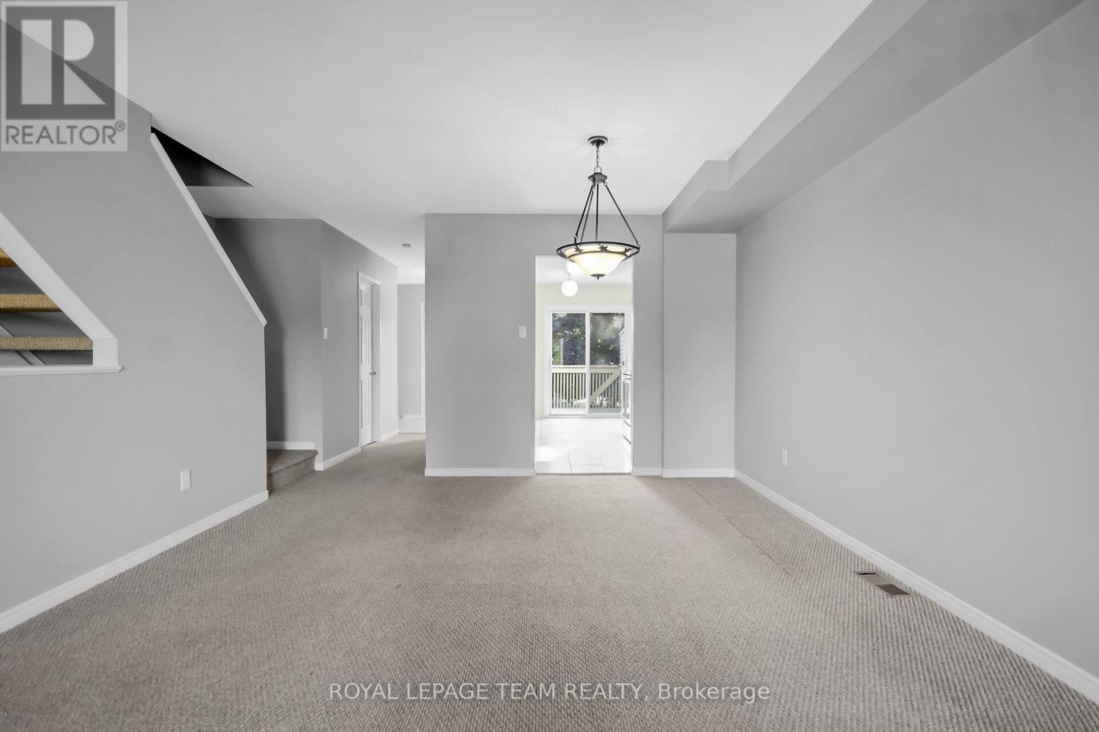 Photo 7 of 89 Thornbury Crescent, Ottawa ON