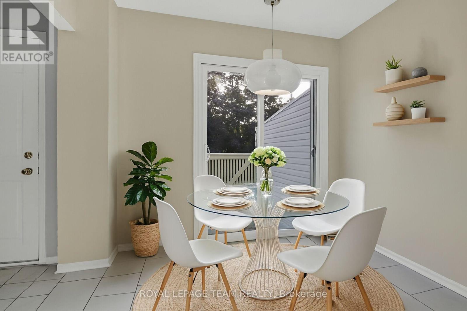 Photo 8 of 89 Thornbury Crescent, Ottawa ON