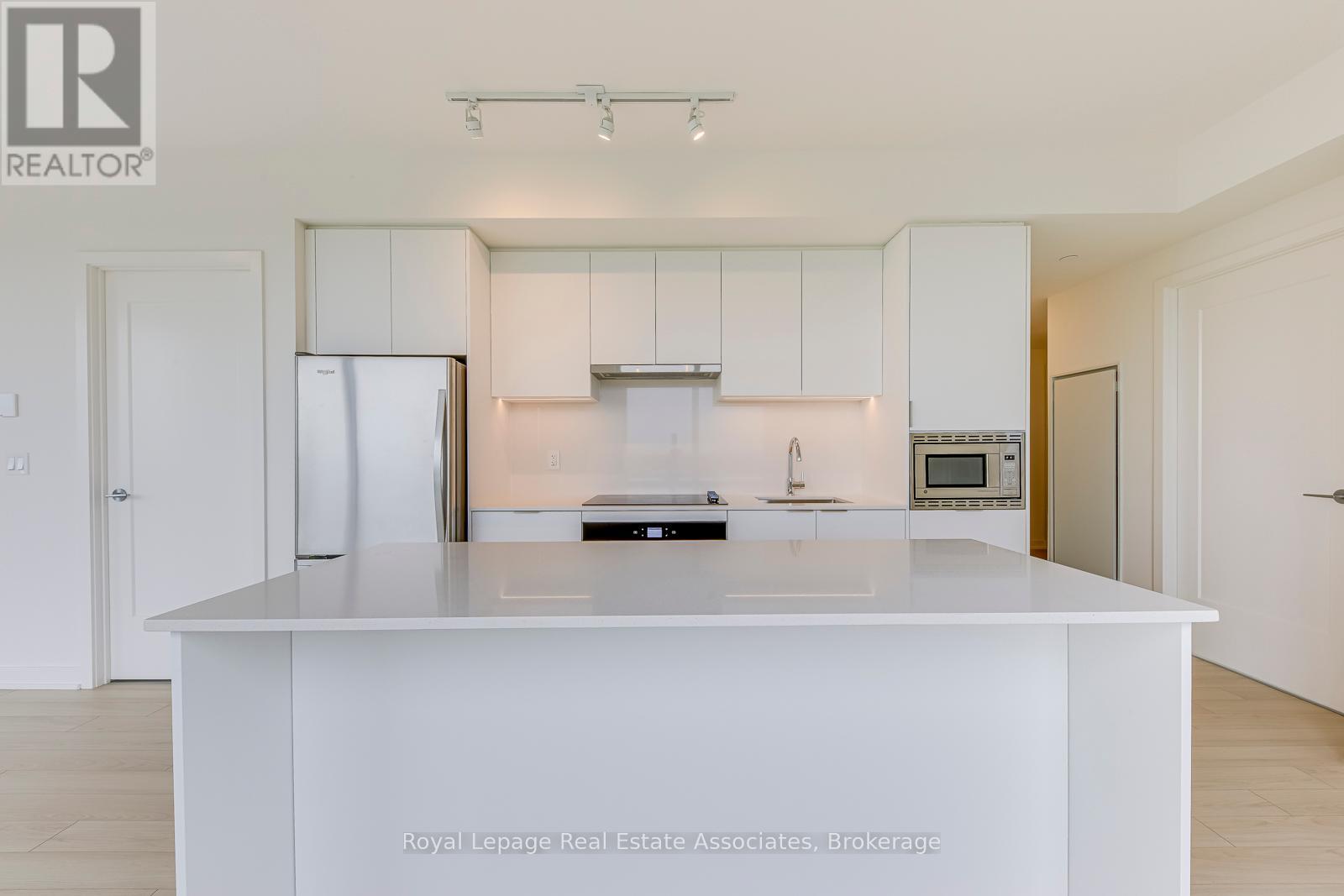 Photo 13 of 903 3079 Trafalgar Road, Oakville ON