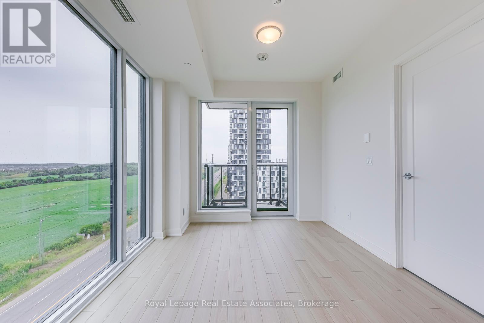 Photo 17 of 903 3079 Trafalgar Road, Oakville ON