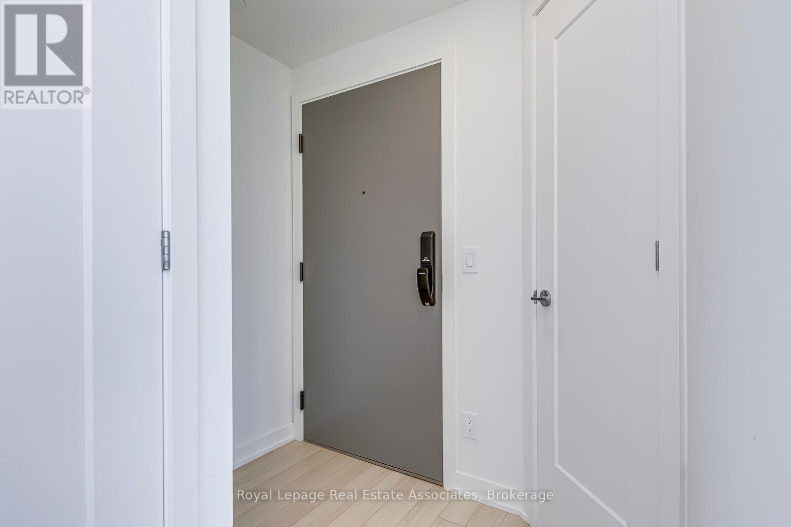 Photo 8 of 903 3079 Trafalgar Road, Oakville ON