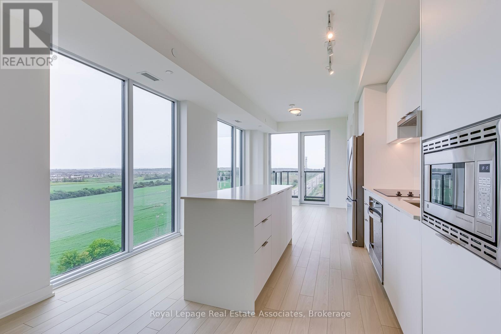 Photo 9 of 903 3079 Trafalgar Road, Oakville ON
