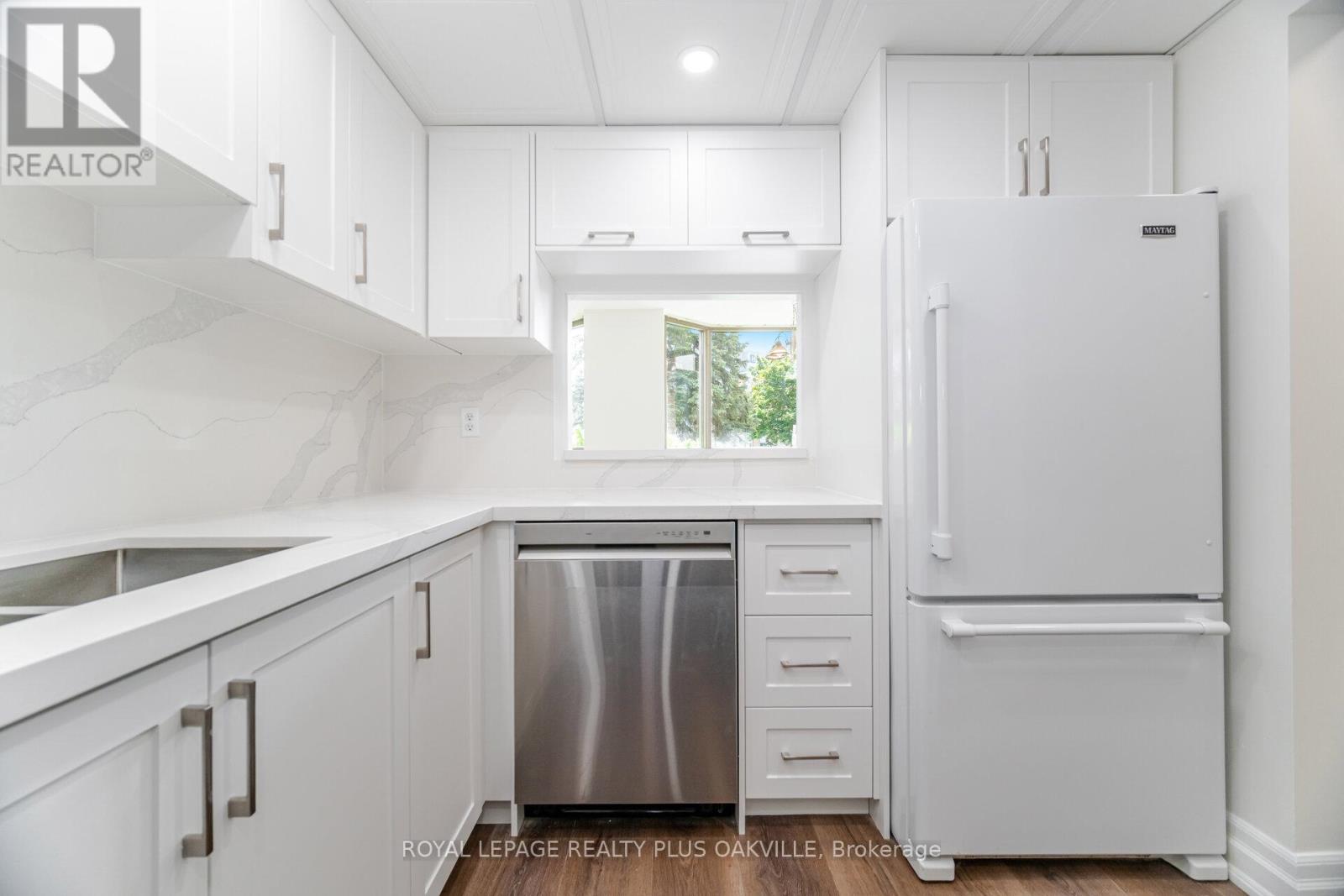 Photo 18 of 104 1225 North Shore Boulevard E, Burlington ON