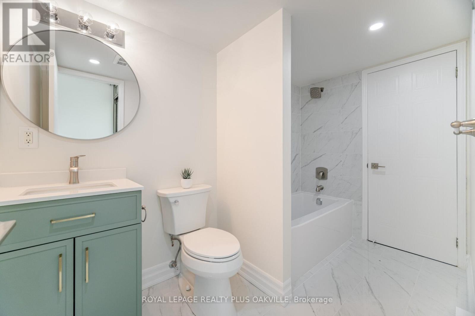 Photo 22 of 104 1225 North Shore Boulevard E, Burlington ON