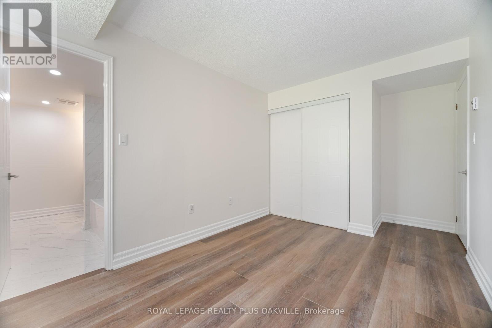 Photo 31 of 104 1225 North Shore Boulevard E, Burlington ON