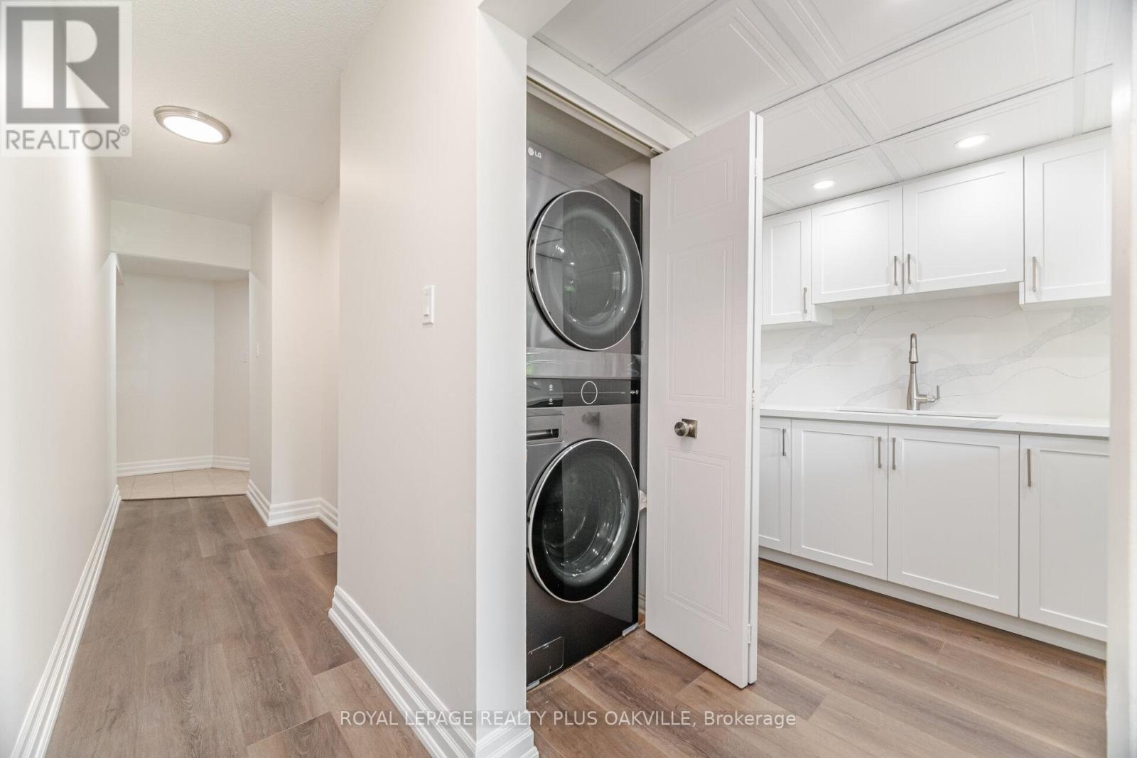 Photo 33 of 104 1225 North Shore Boulevard E, Burlington ON