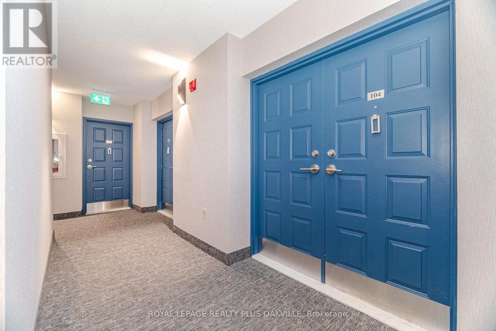 Photo 5 of 104 1225 North Shore Boulevard E, Burlington ON