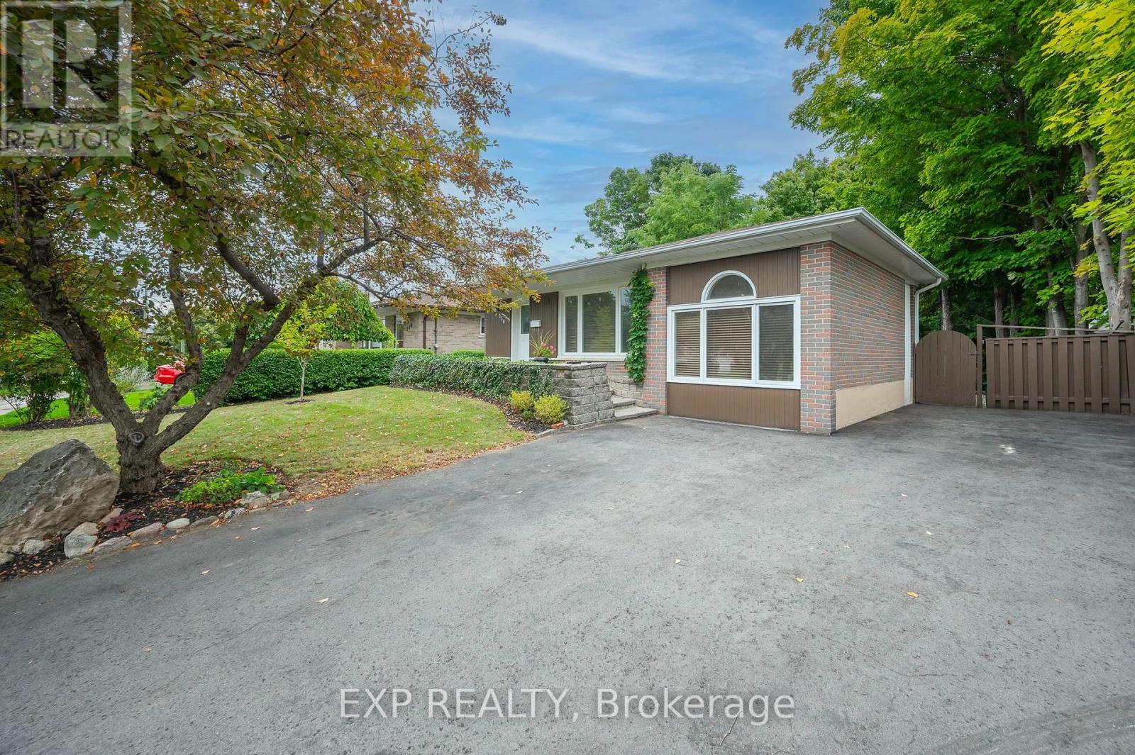 Photo 1 of 338 Delrex Boulevard, Halton Hills ON