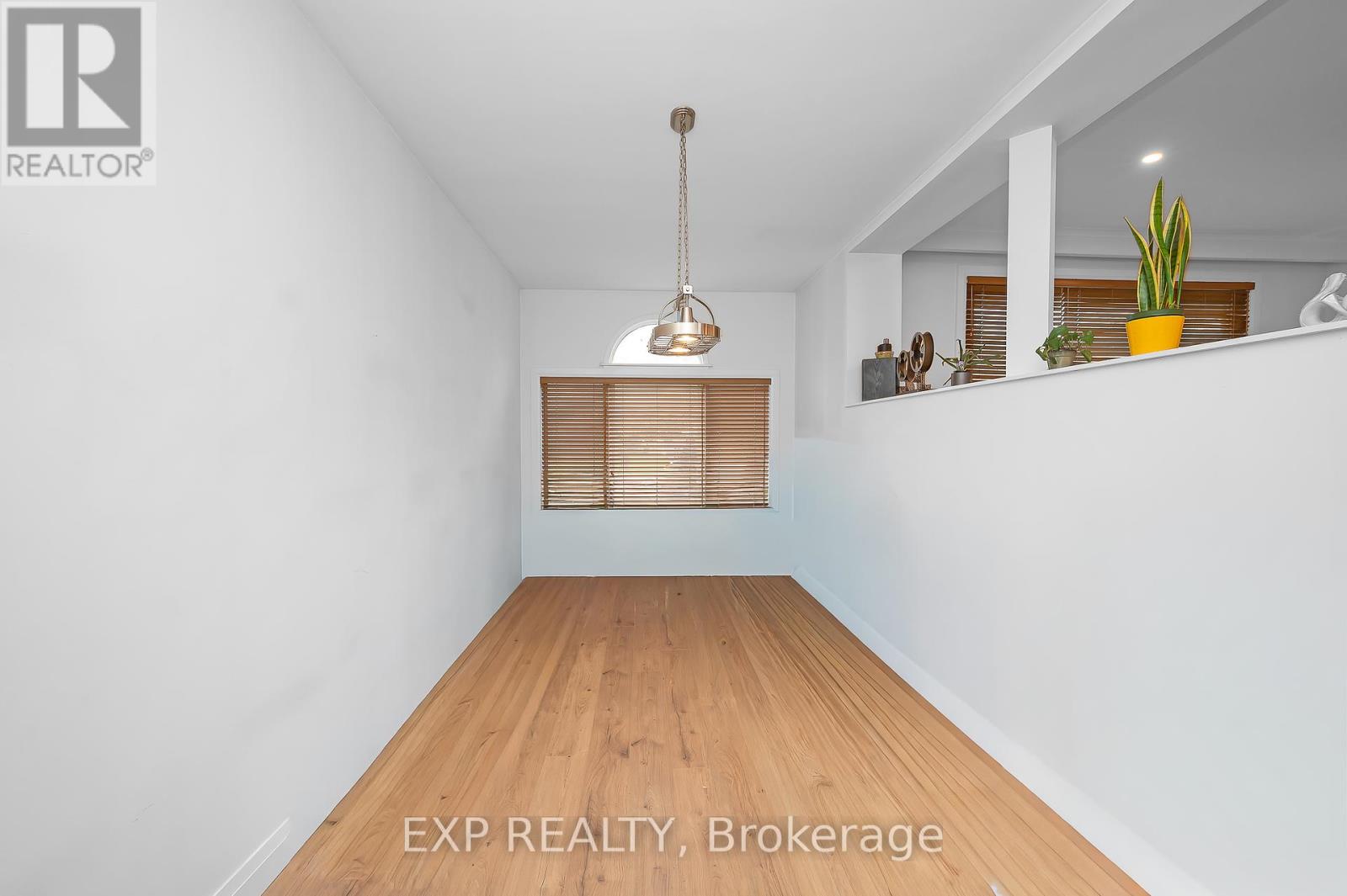 Photo 10 of 338 Delrex Boulevard, Halton Hills ON