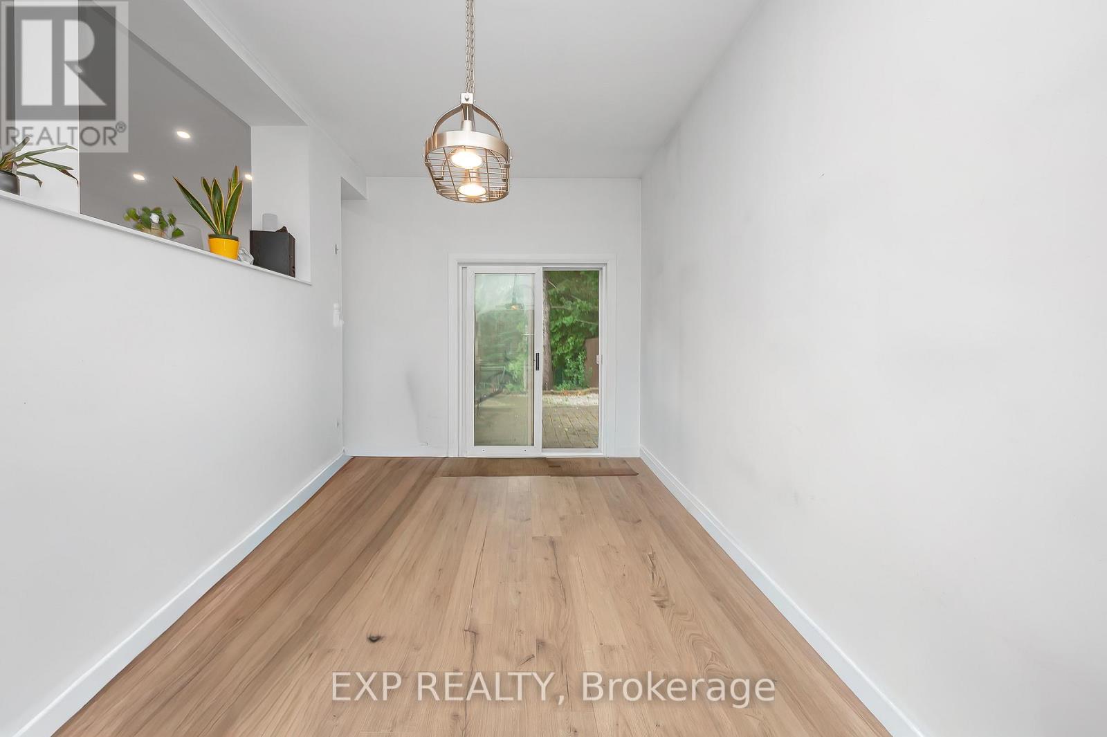 Photo 11 of 338 Delrex Boulevard, Halton Hills ON