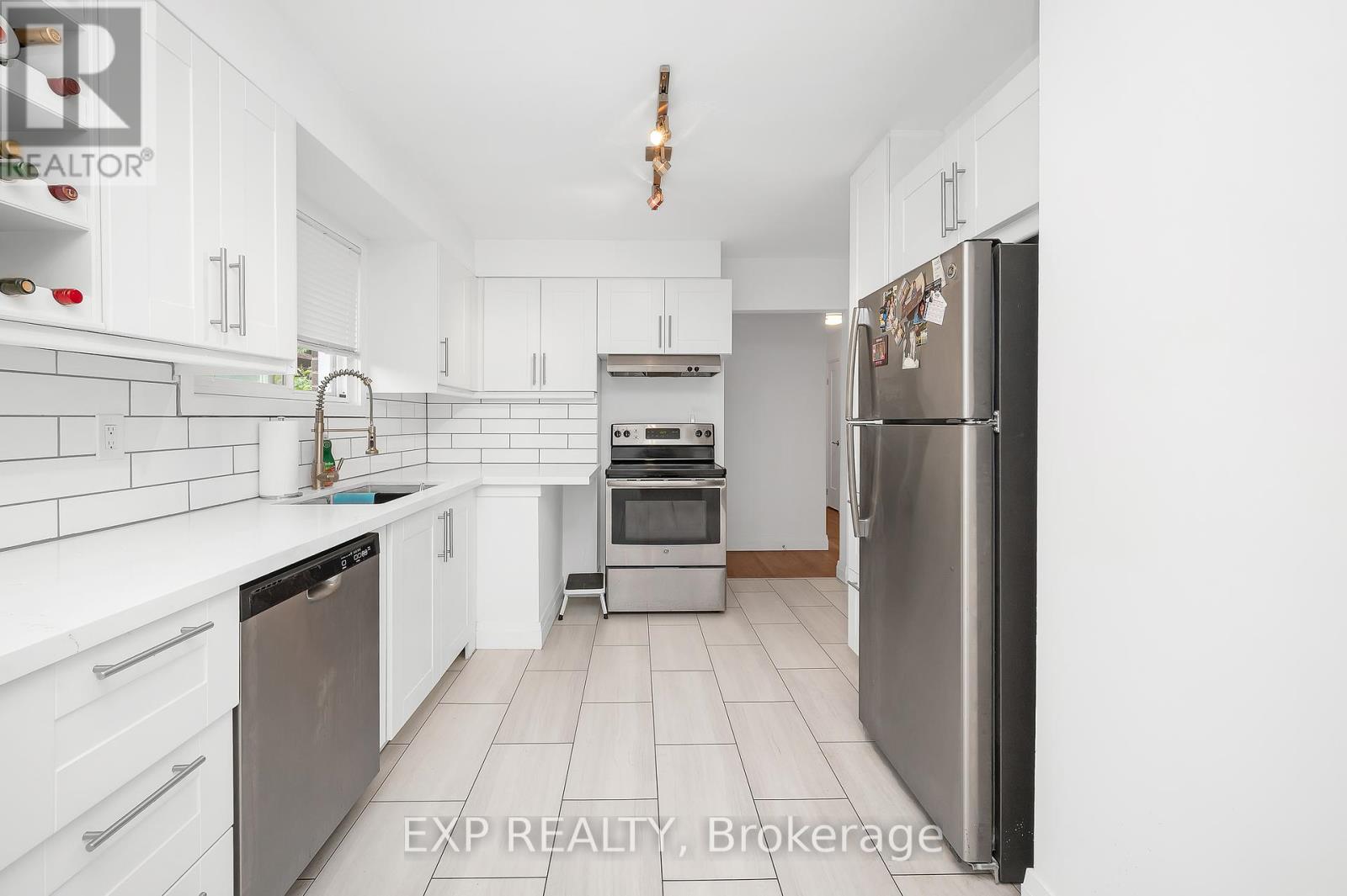 Photo 12 of 338 Delrex Boulevard, Halton Hills ON