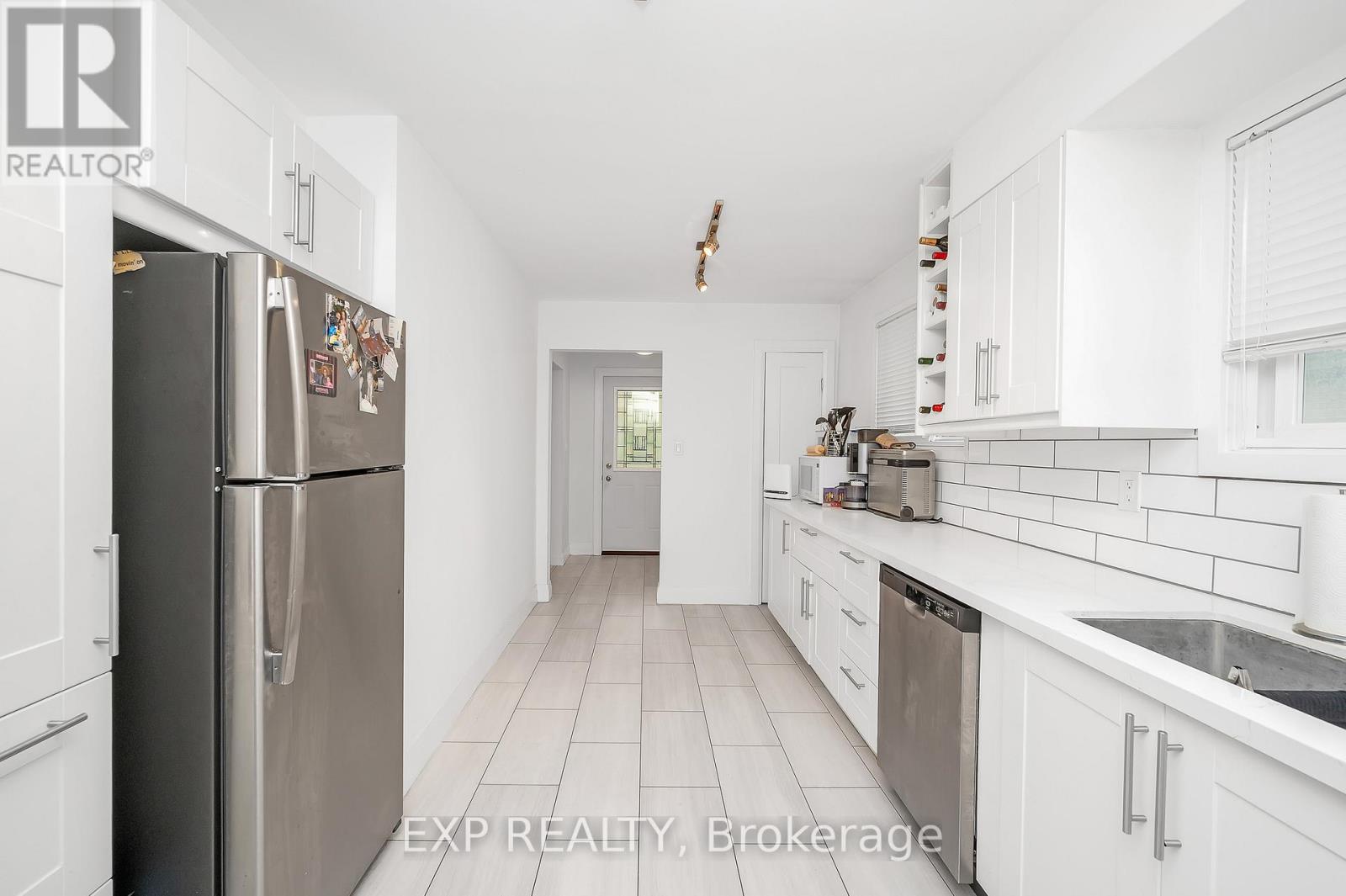 Photo 13 of 338 Delrex Boulevard, Halton Hills ON