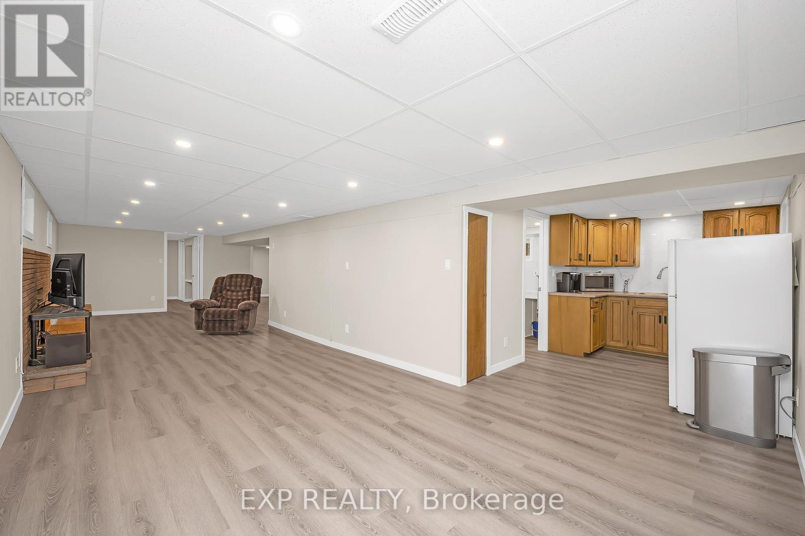 Photo 19 of 338 Delrex Boulevard, Halton Hills ON