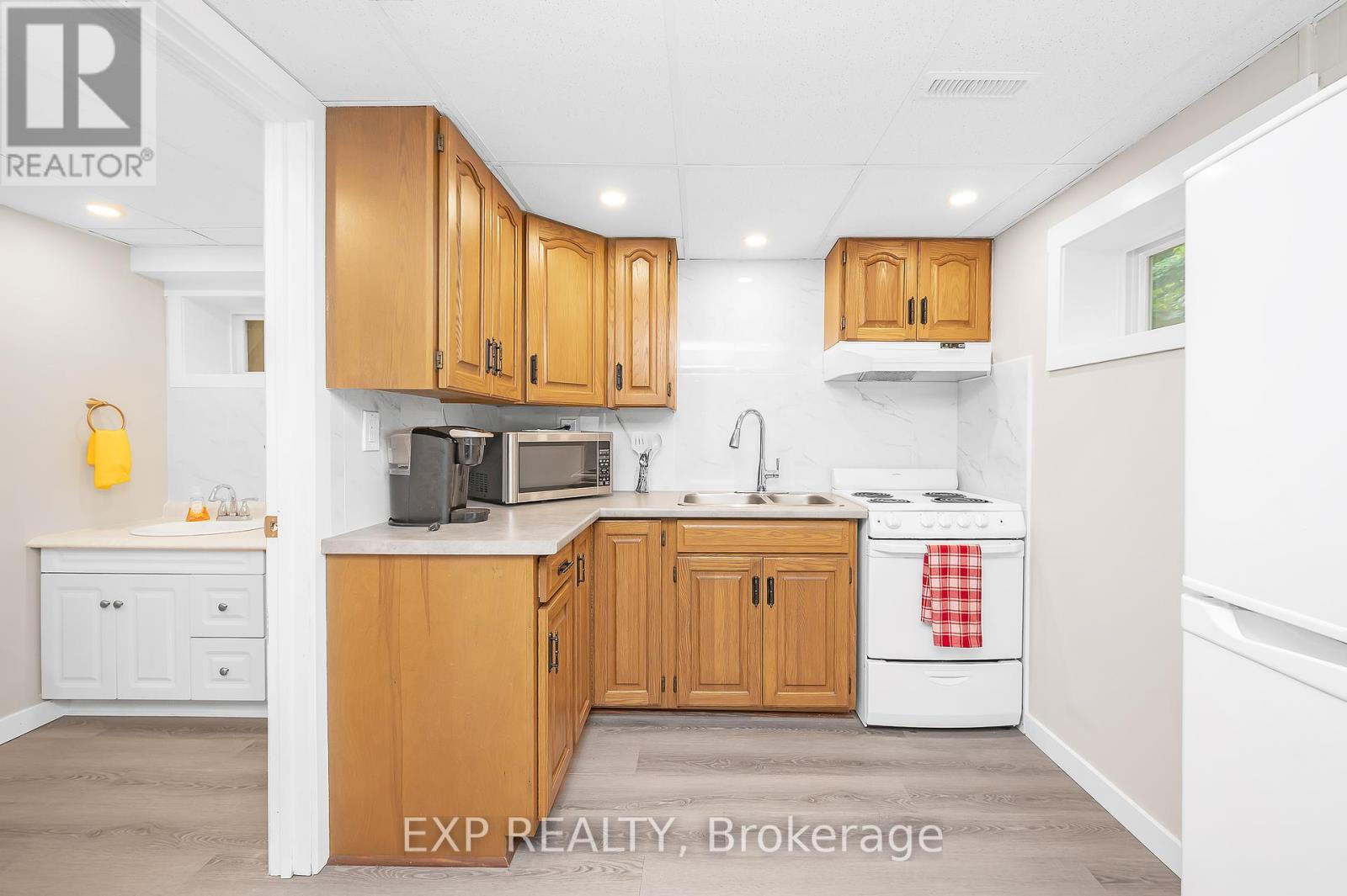 Photo 20 of 338 Delrex Boulevard, Halton Hills ON