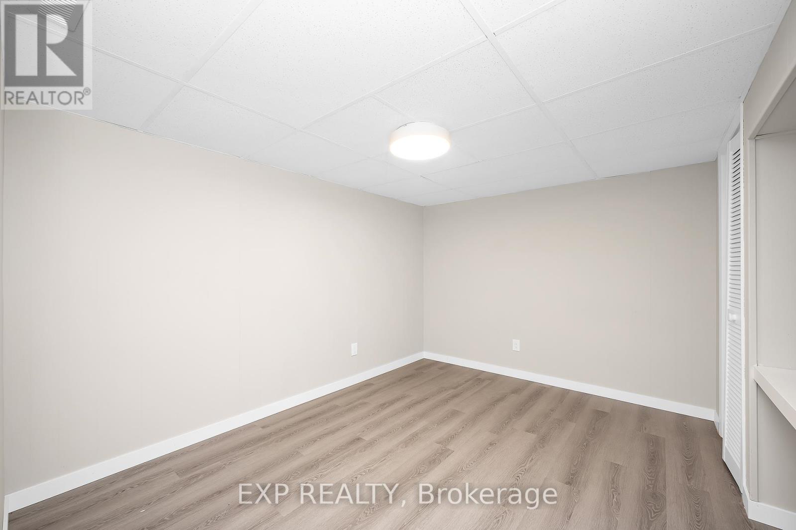 Photo 22 of 338 Delrex Boulevard, Halton Hills ON