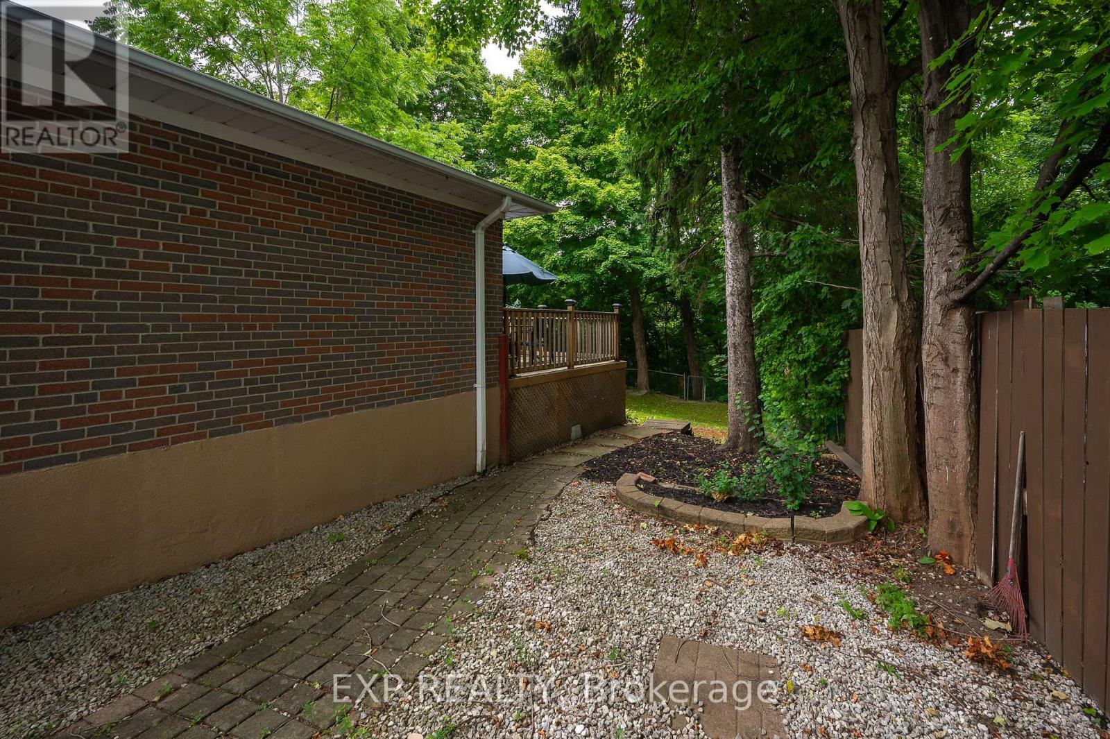 Photo 27 of 338 Delrex Boulevard, Halton Hills ON