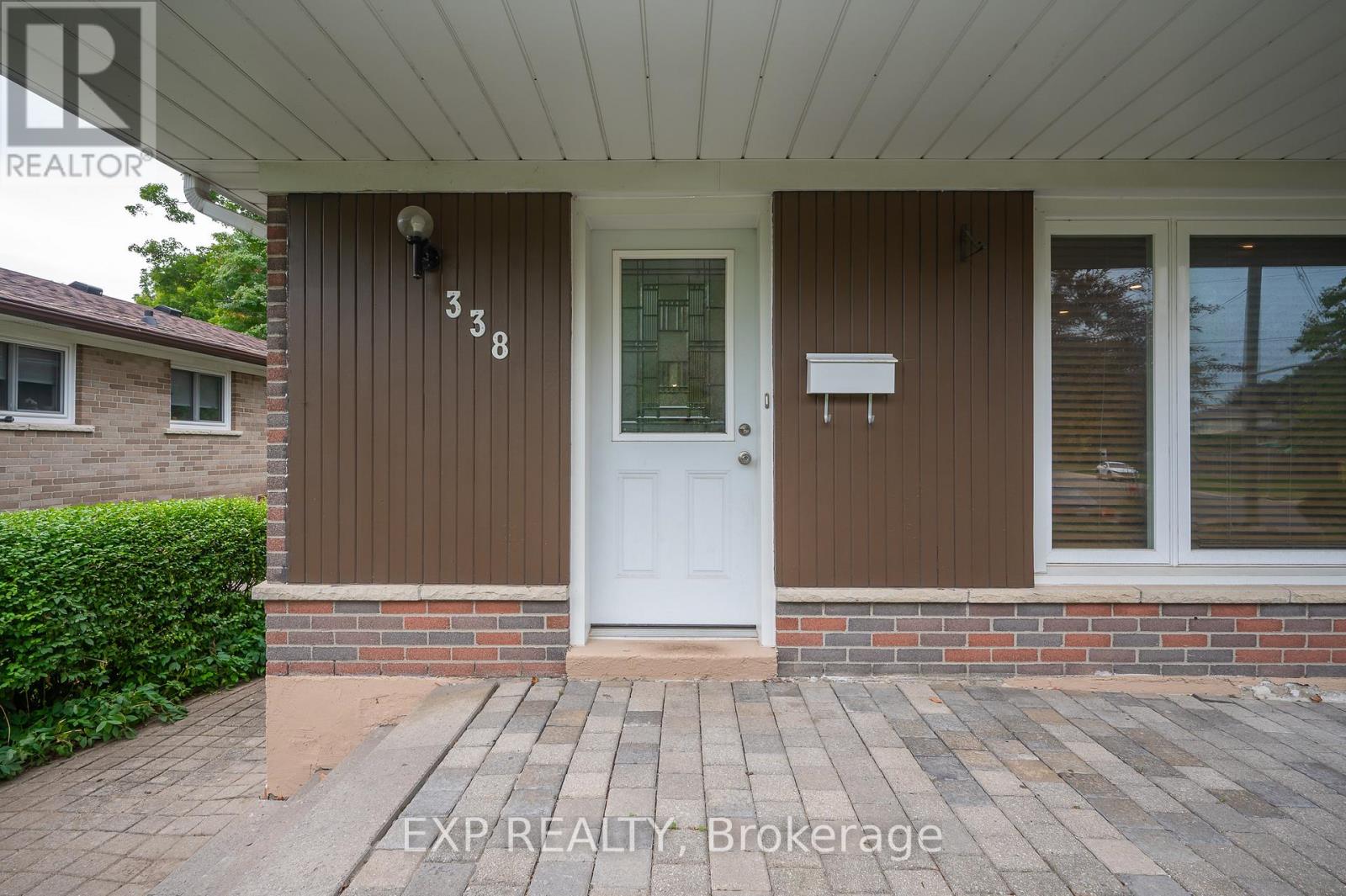 Photo 3 of 338 Delrex Boulevard, Halton Hills ON