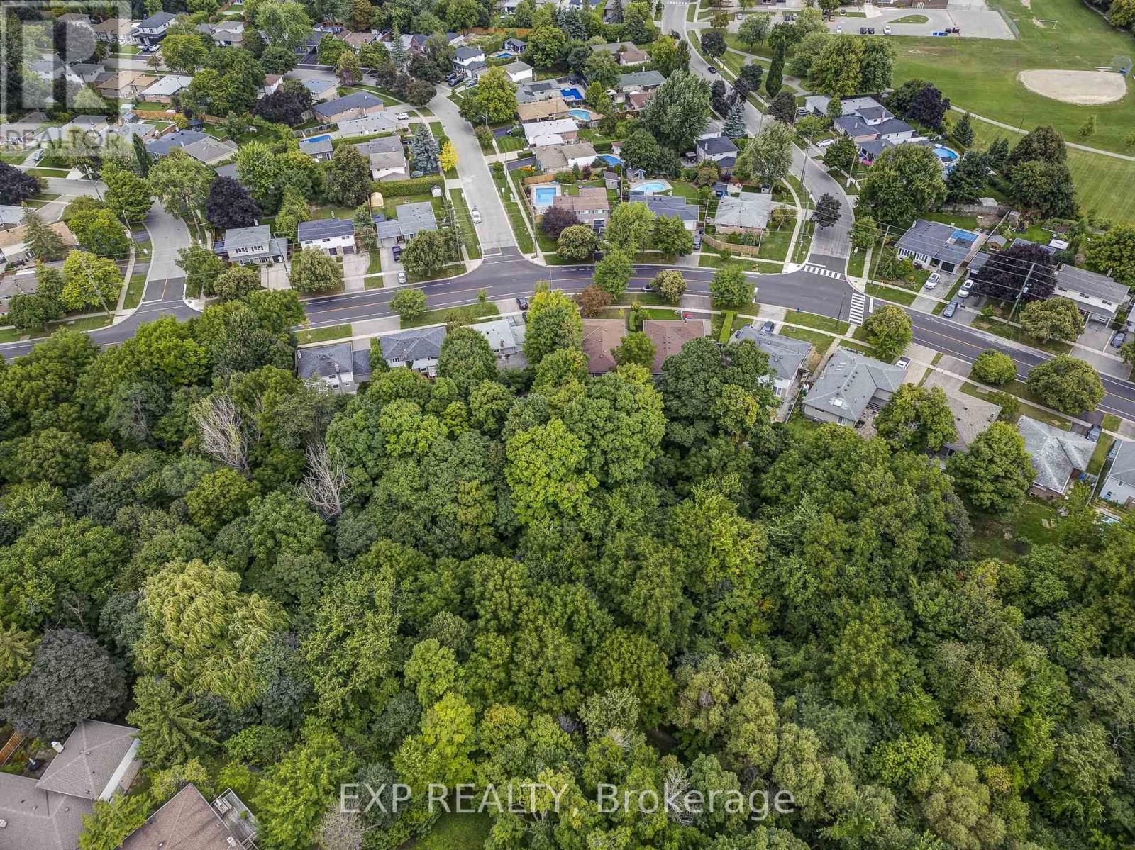 Photo 35 of 338 Delrex Boulevard, Halton Hills ON