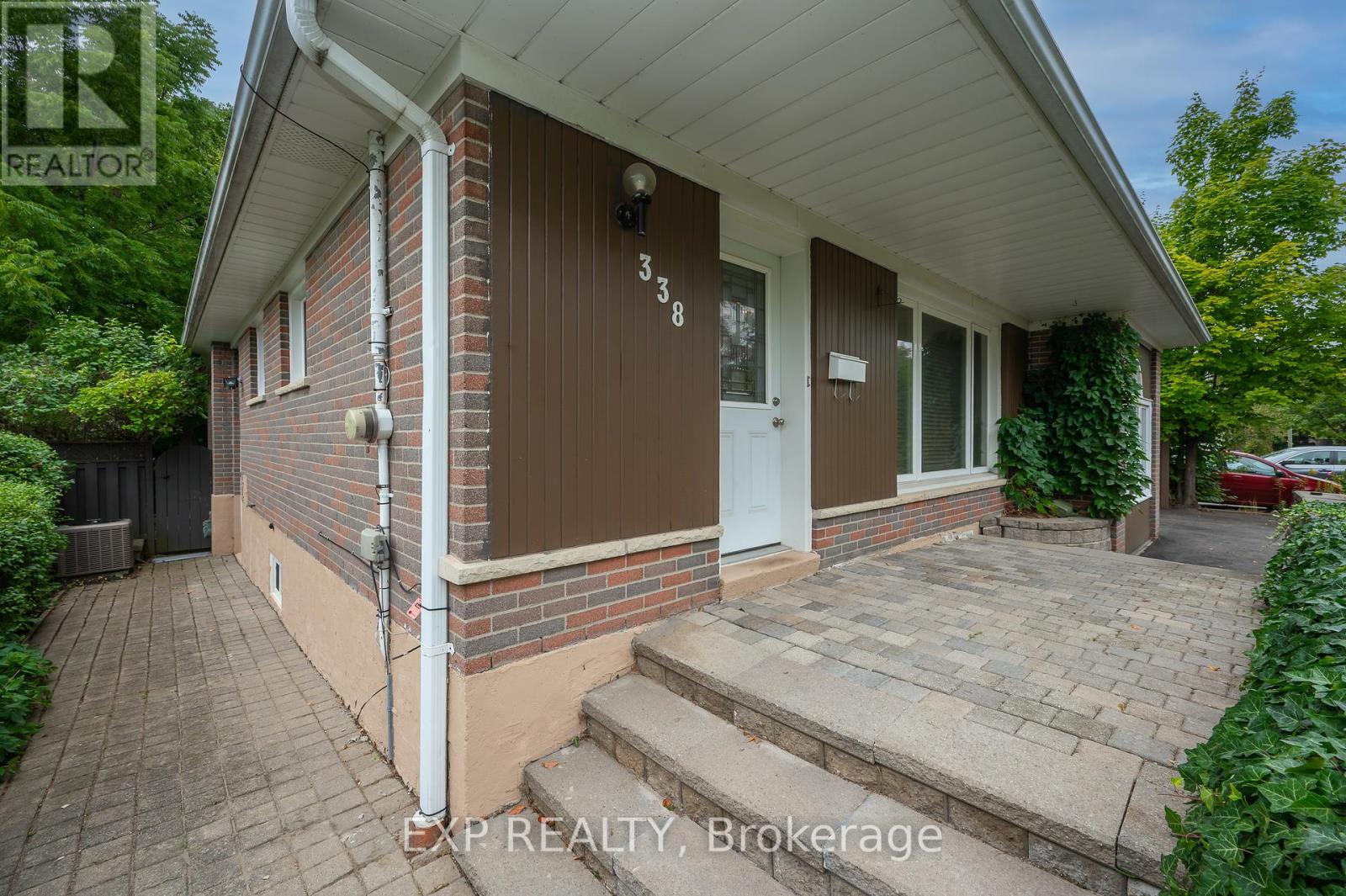 Photo 4 of 338 Delrex Boulevard, Halton Hills ON