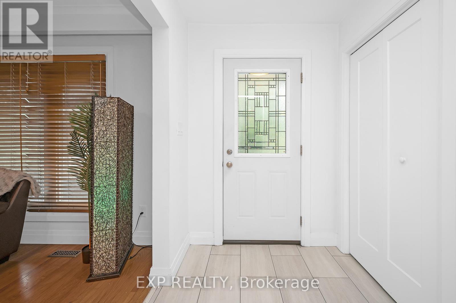 Photo 6 of 338 Delrex Boulevard, Halton Hills ON