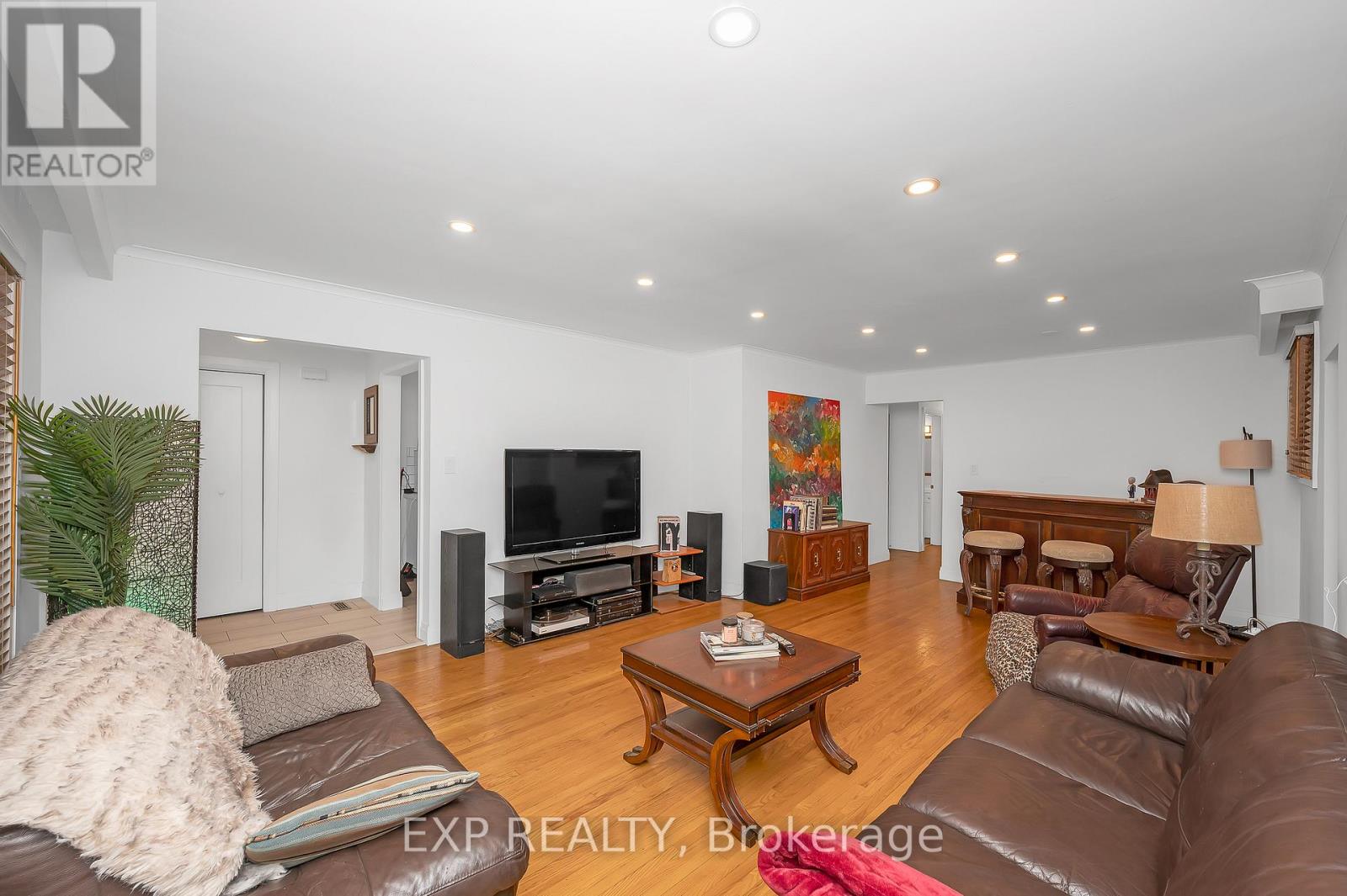 Photo 7 of 338 Delrex Boulevard, Halton Hills ON