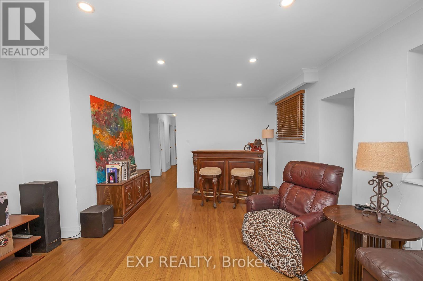 Photo 8 of 338 Delrex Boulevard, Halton Hills ON
