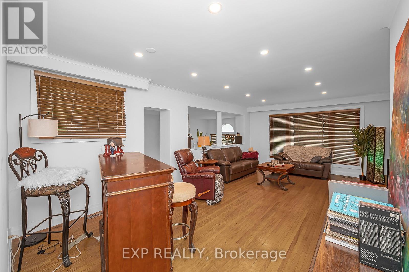 Photo 9 of 338 Delrex Boulevard, Halton Hills ON