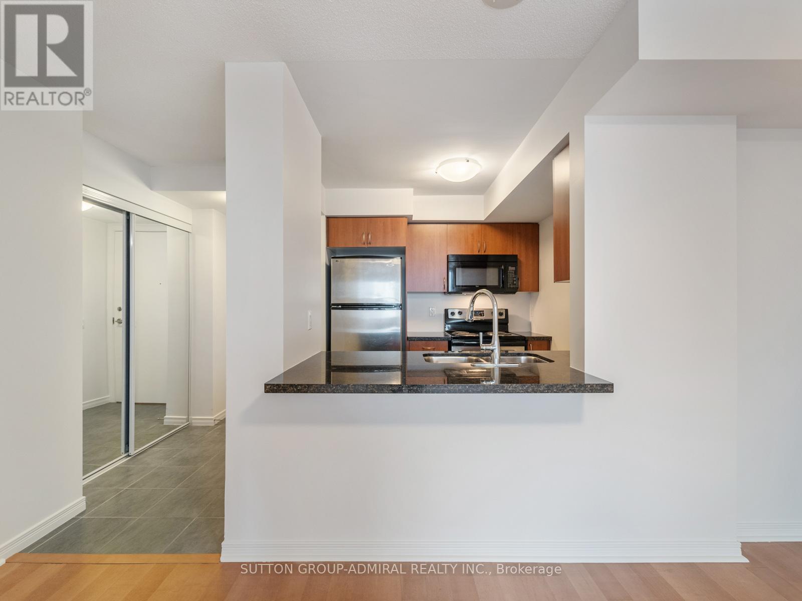 Photo 6 of 1715 60 Heintzman Street, Toronto ON