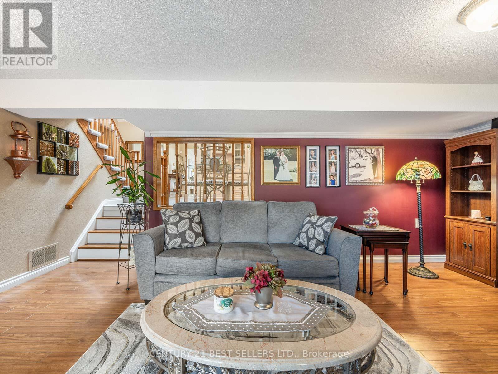 Photo 10 of 15 Blackthorn Lane, Brampton ON