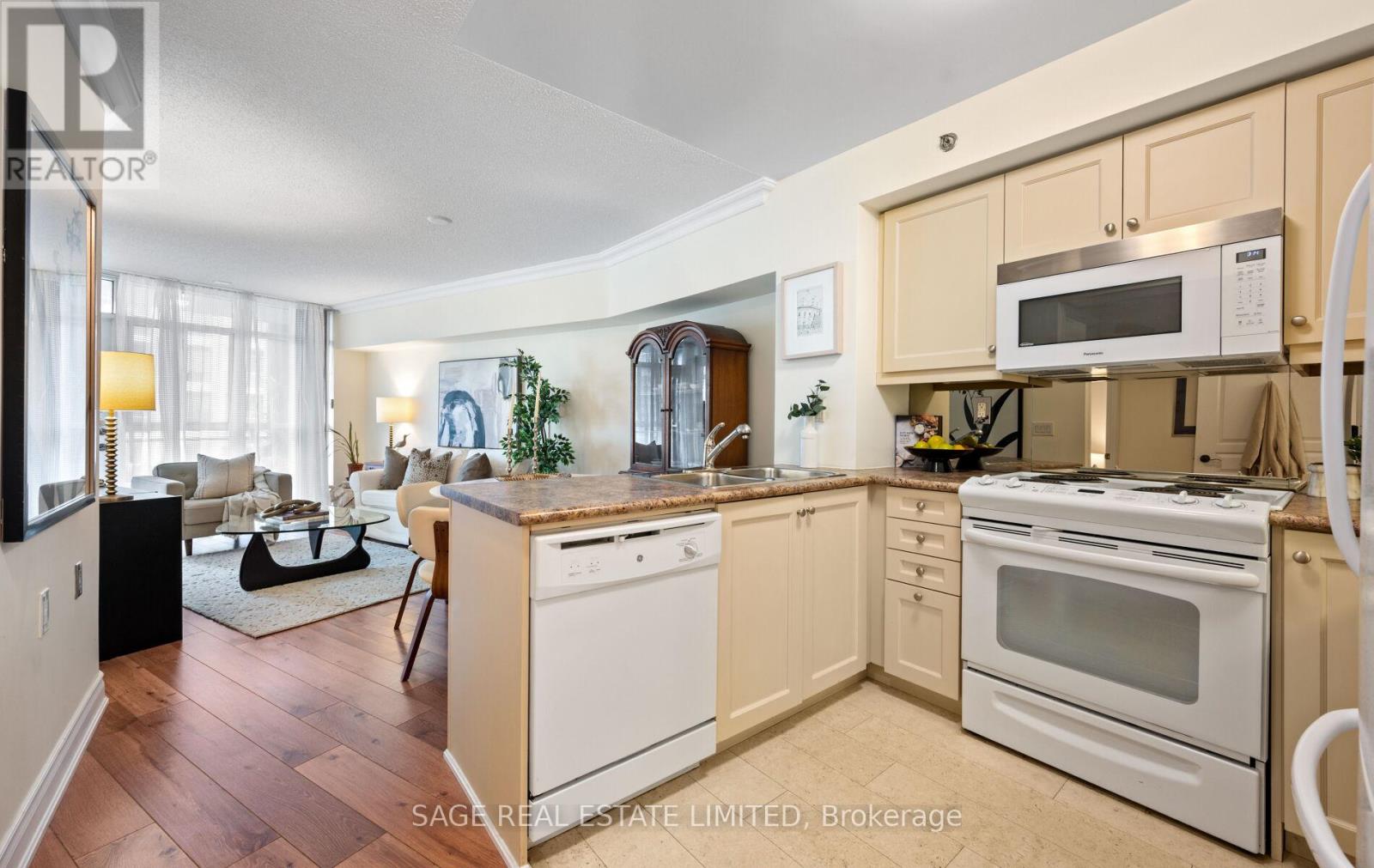 Photo 10 of 1005 3 Marine Parade Drive, Toronto ON
