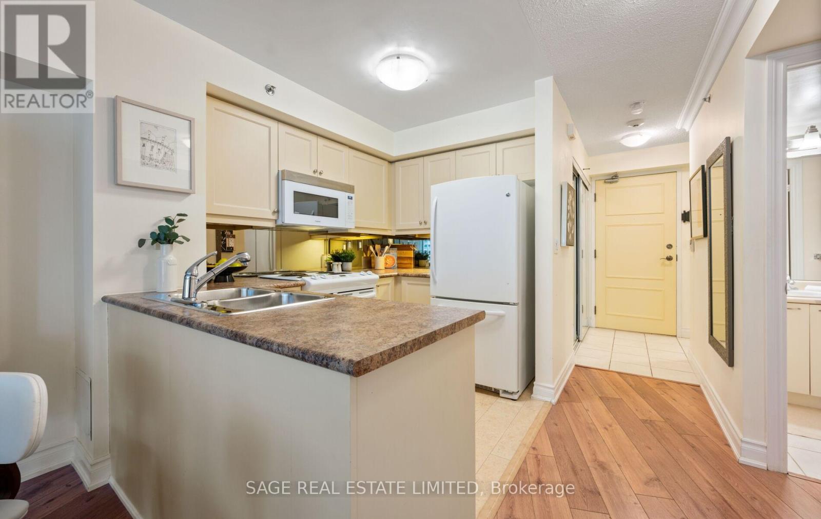 Photo 11 of 1005 3 Marine Parade Drive, Toronto ON
