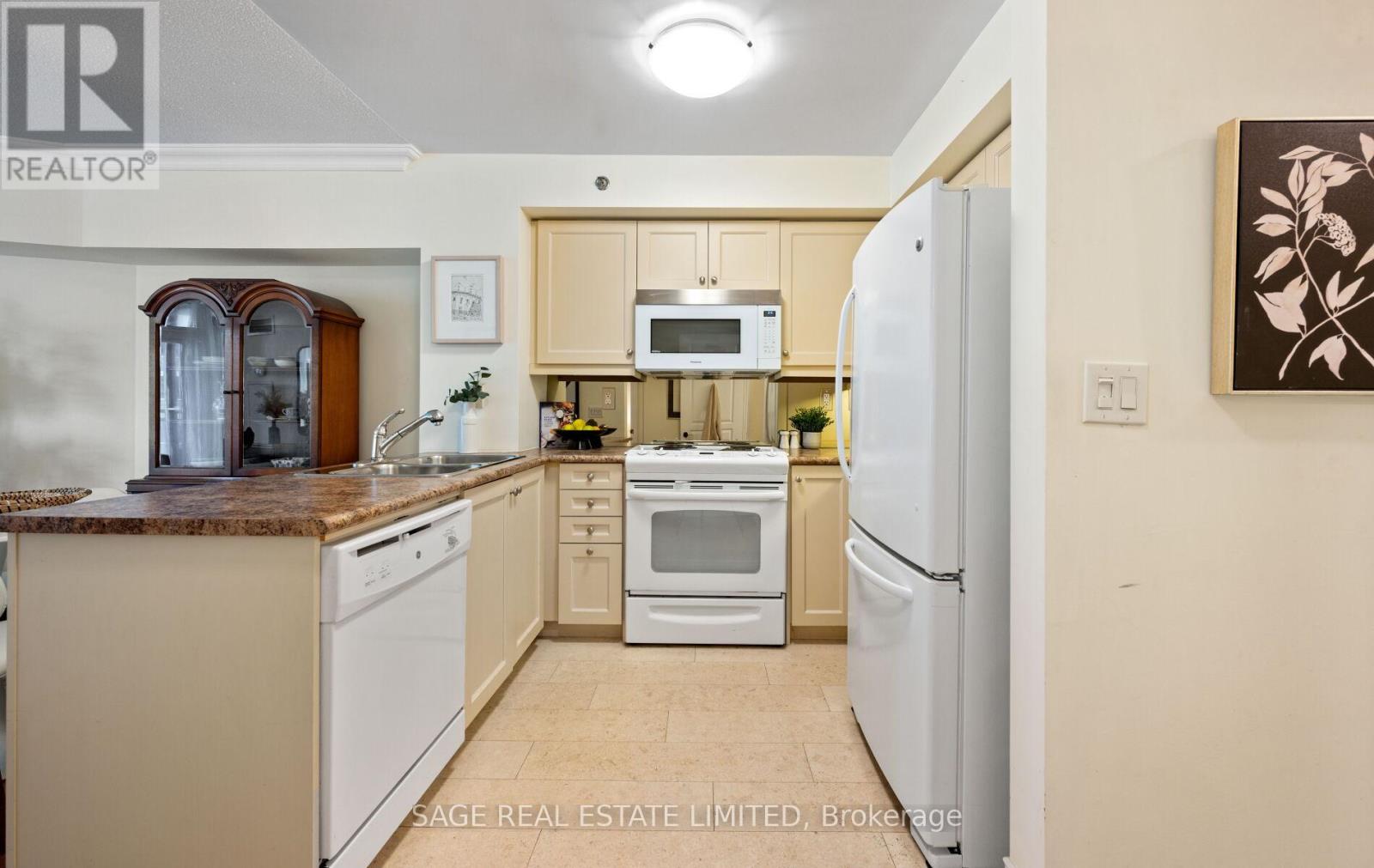 Photo 12 of 1005 3 Marine Parade Drive, Toronto ON